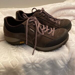 Dansko Paisley Sneaker size 36/6